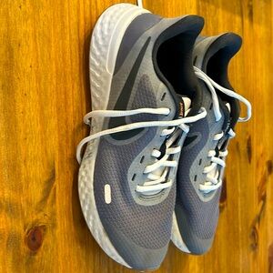 Nike Revolution, Youth 6.5, Gray Boys shoes.